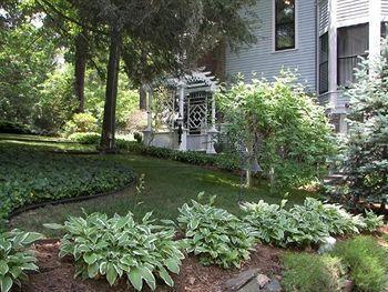 1899 Wright & Carriage House