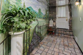 1899 Wright & Carriage House Bed & Breakfast